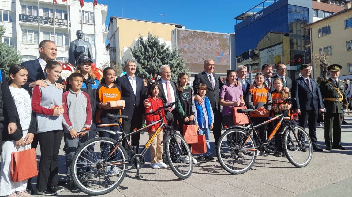 Cumhuriyet Konulu Şiir Yarışmasında Ödülümüzü Aldık.  